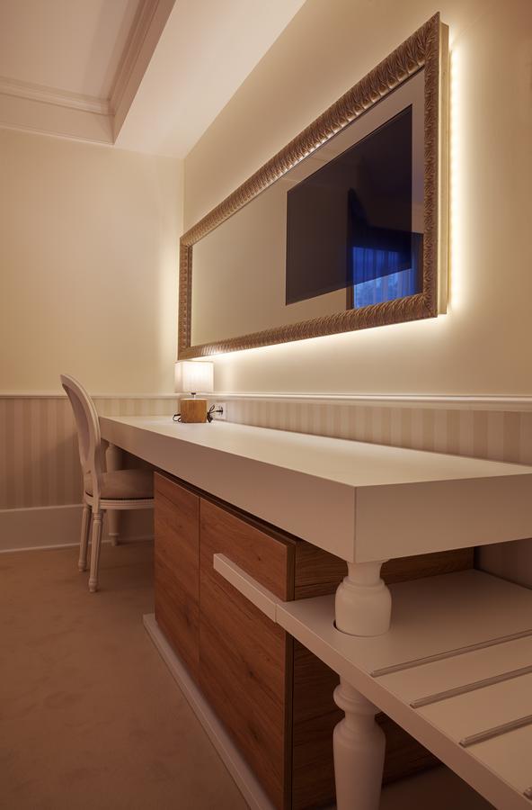 Castello Boutique Hotel Čačak エクステリア 写真