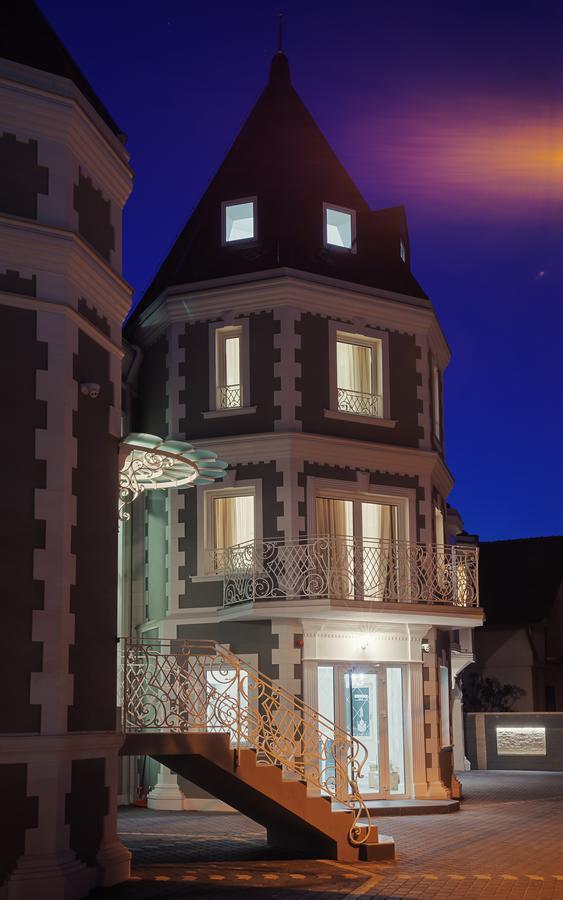 Castello Boutique Hotel Čačak エクステリア 写真
