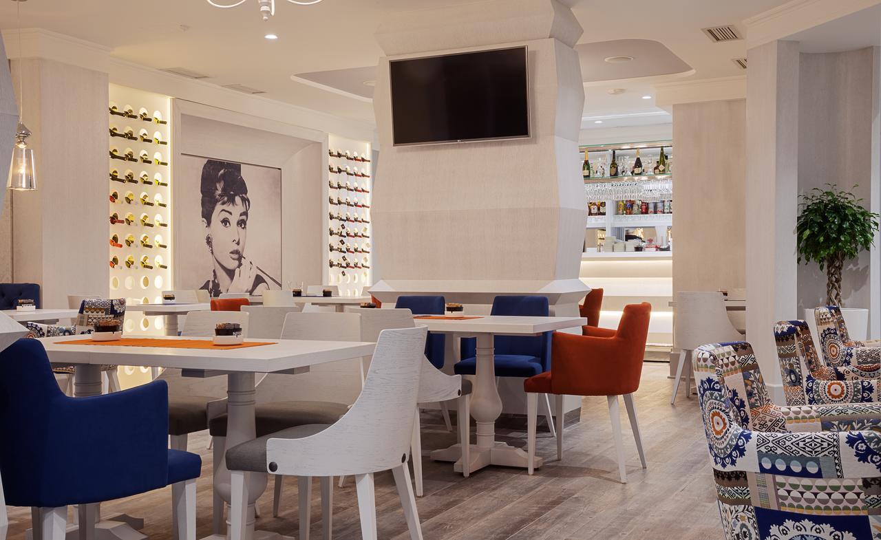 Castello Boutique Hotel Čačak エクステリア 写真