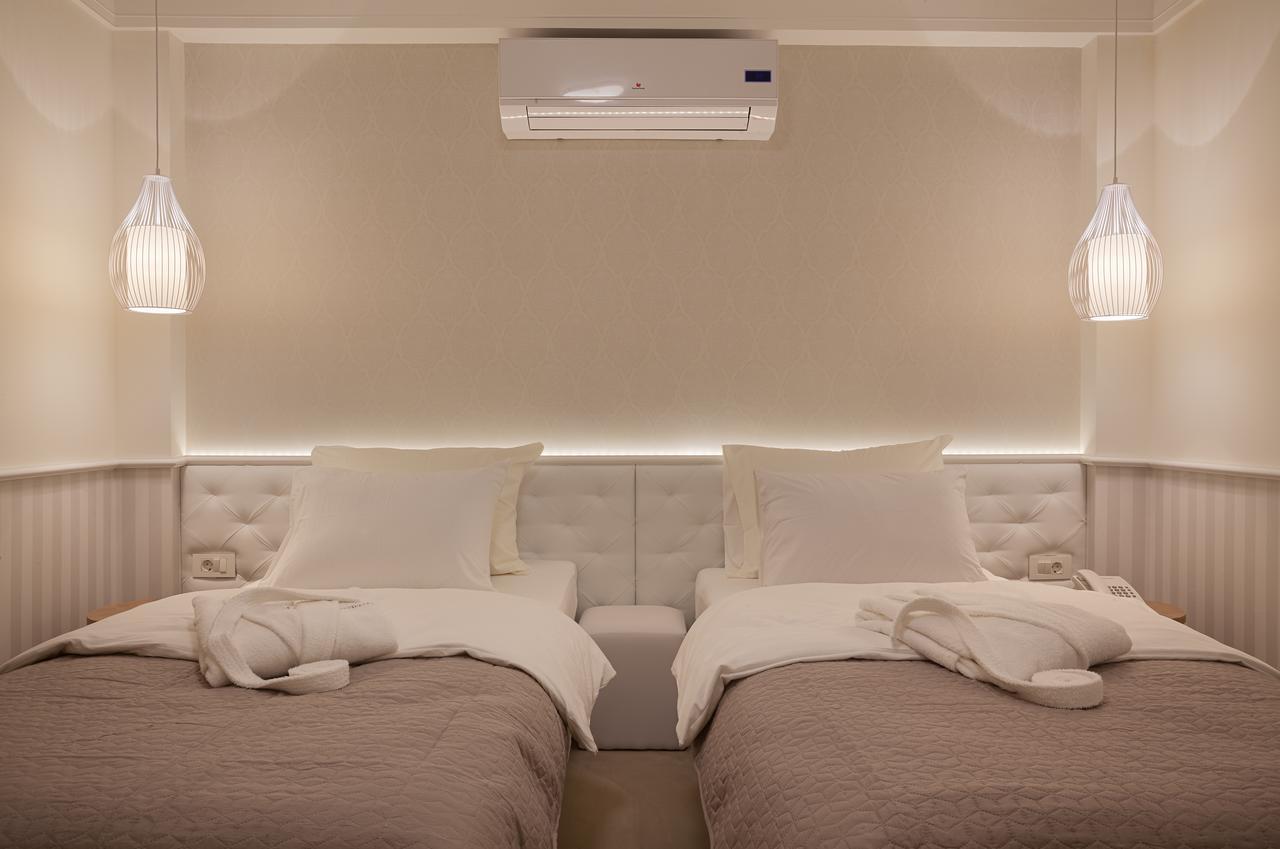Castello Boutique Hotel Čačak エクステリア 写真