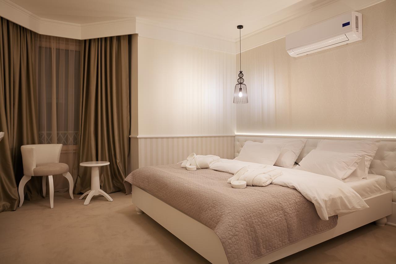 Castello Boutique Hotel Čačak エクステリア 写真