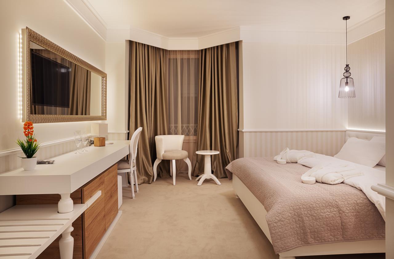 Castello Boutique Hotel Čačak エクステリア 写真
