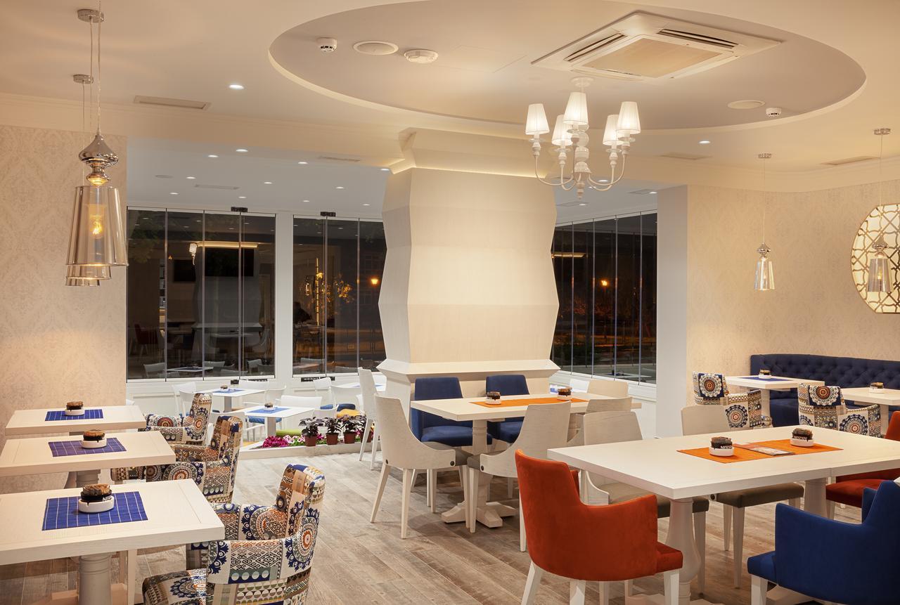Castello Boutique Hotel Čačak エクステリア 写真